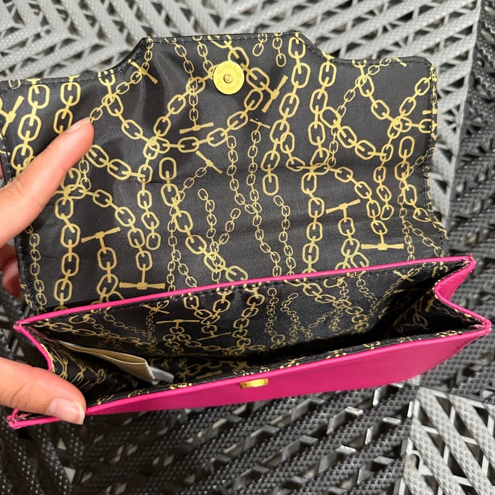 Juicy Couture Hot Pink and Black Patent Foldover Clutch Bag Gold Logo Toggle - Picture 4 of 4